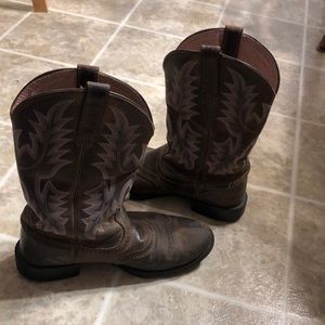 Ariat Round Toe Boots